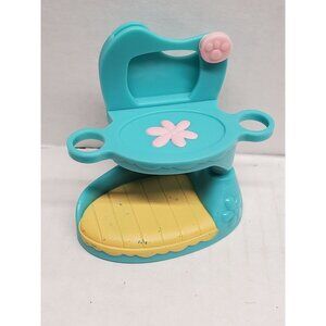 Littlest Pet Shop Chair & Yellow Cushion Playset